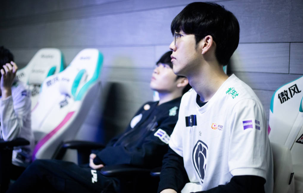 皮球滑入网 皮球滑入网