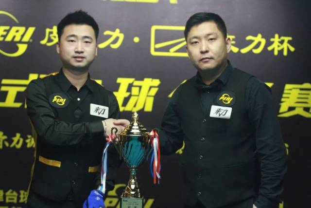 22分17板！小杨终于打成了奥尼尔！31+19+16+13！登哥真炸了！